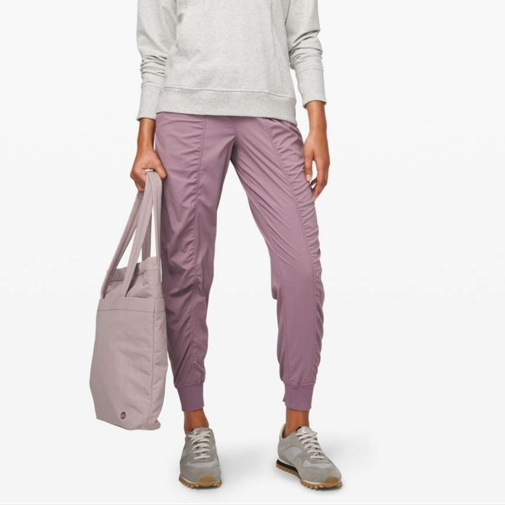 Lululemon Dance Studio Jogger Frosted Mulberry Sz 8